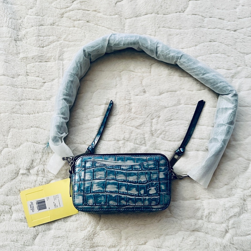 MARC JACOBS Snapshot
Bag Blue 'The Croc - Color: HARBOR BLUE with dust bag🔥🔥🔥 - Picture 6 of 14